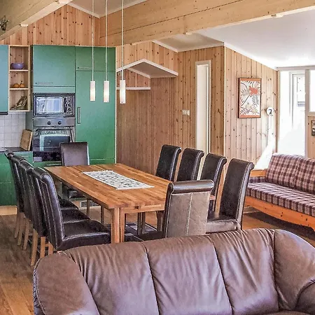 5 Bedroom Lovely In Dolemo Ferienhaus Øvre Ramse