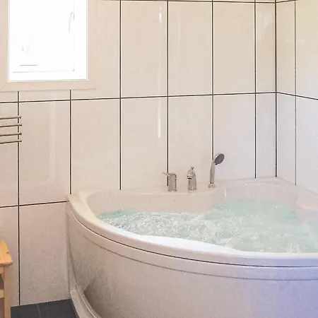 5 Bedroom Lovely In Dolemo Øvre Ramse